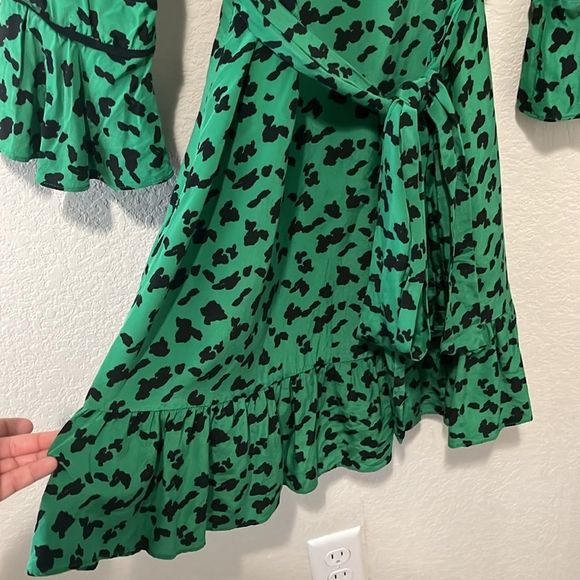 TANYA TAYLOR Nomi Wrap Dress Green Silk Print Ruffle Trim, Size 4 - Picture 11 of 15